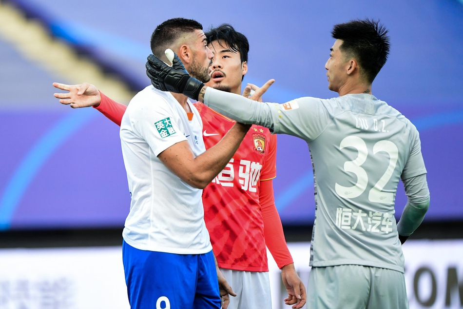 包含亚特兰大训练开放日，国际比赛日绝杀压哨引欢呼，中超在即，轮换策略成焦点的词条