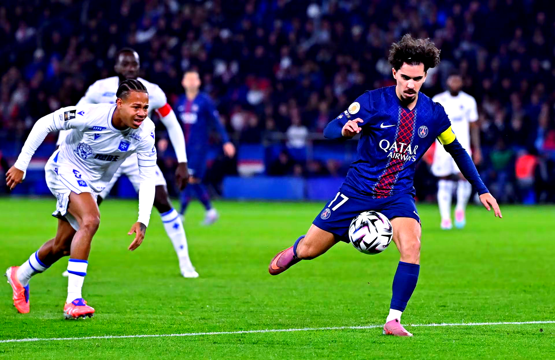 巴黎圣日耳曼发布备战花絮，国际比赛日调整名单，德国杯任务艰巨，心理建设被强调的简单介绍