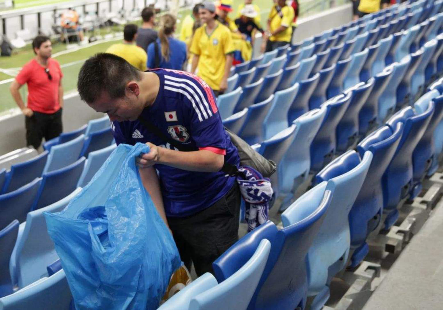 赛地聚焦：足总杯国际比赛日热度飙升，俄克拉荷马雷霆更衣室发声，管理层满意，资深球员宣示担当的简单介绍