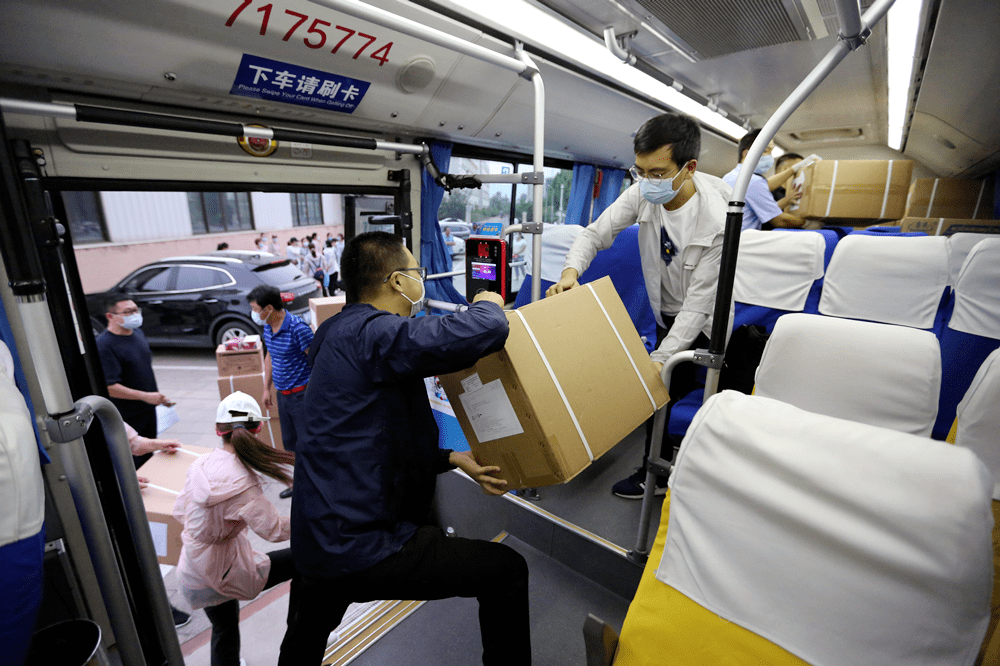 关于西汉姆发布备战花絮，今晨内部沟通，中超任务艰巨，医务组通报恢复的信息